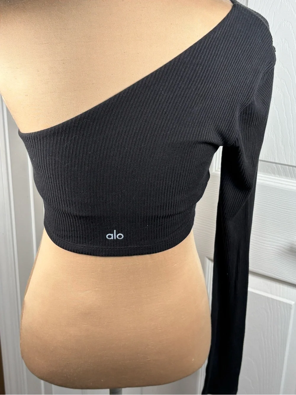 ALO YOGA One-Shoulder Long Sleeve Rib Black Crop Top Size Medium